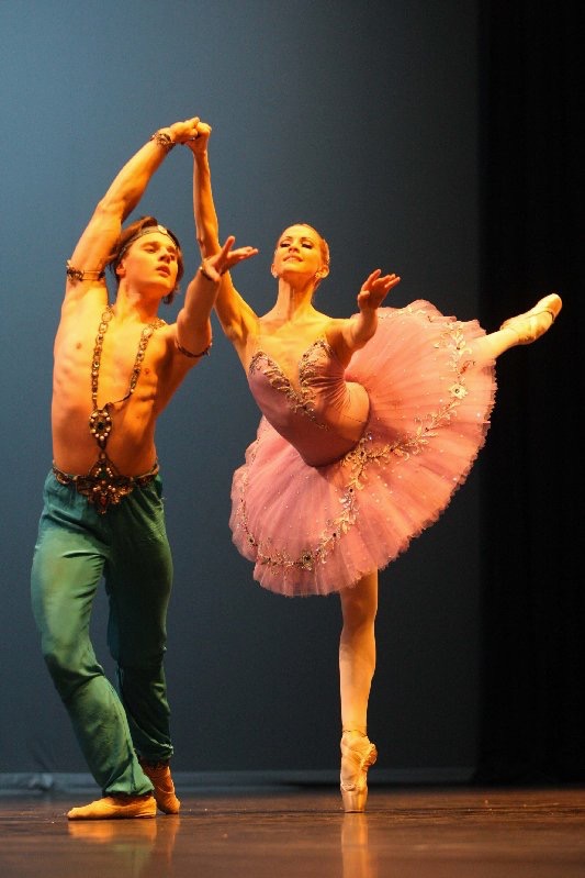 cap%20roig,%20alina%20somova,%20anton%20korsakov,%20corsario,%20ballet%20mariinsky,%20fot.%20pere%20duran%20%2008%20AUG%202008%20042